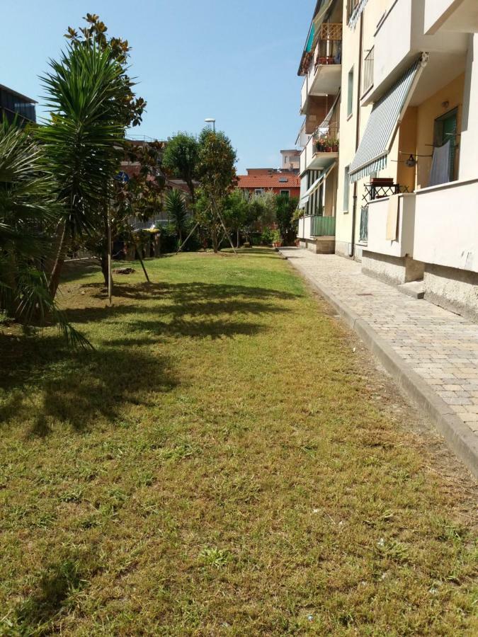 Casa Vacanze Lida Marina Di Carrara Bagian luar foto